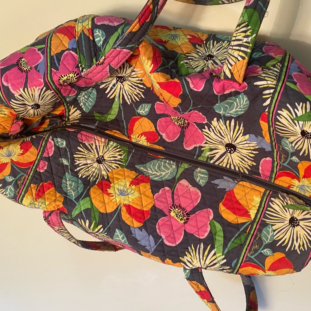 Large Vera Bradley Duffle- Jazzy Blooms!